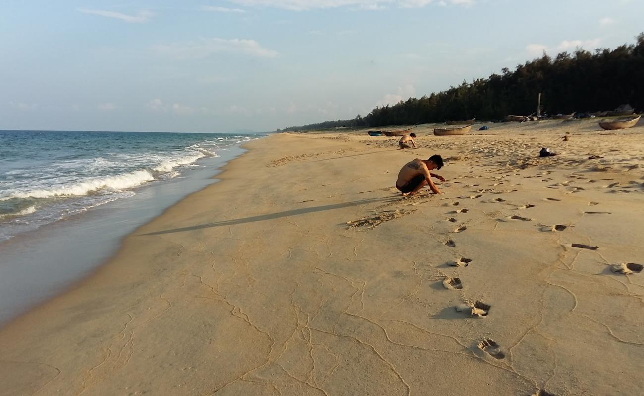 Photo de Minh Tan Beach avec sable lumineux de surface