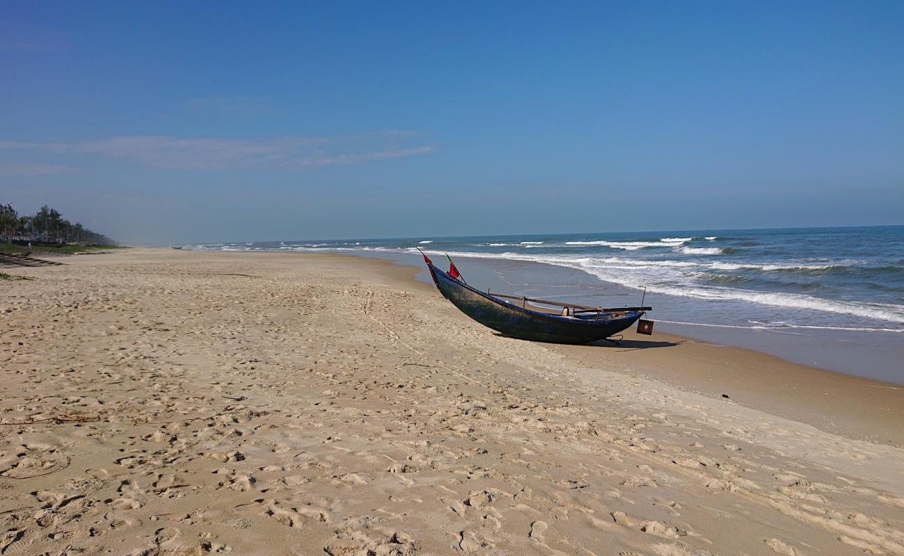 Photo de Ha Thanh Beach avec sable beige fin de surface