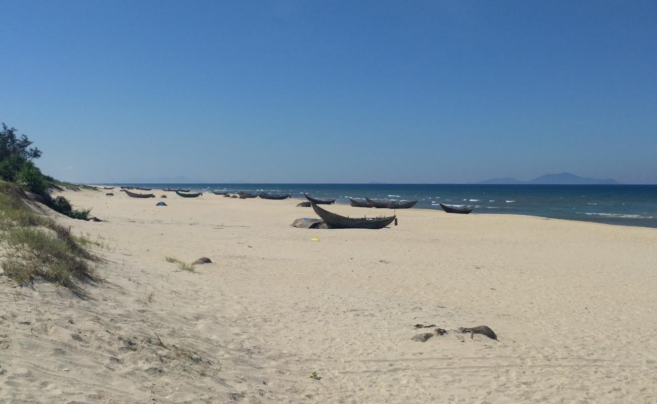 Photo de Tinh Thuy Beach avec sable beige fin de surface