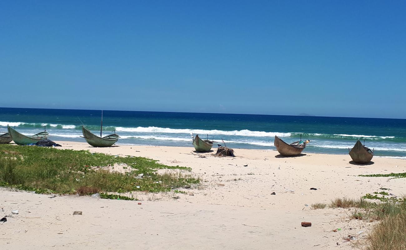 Photo de Binh Nam Beach avec sable beige fin de surface