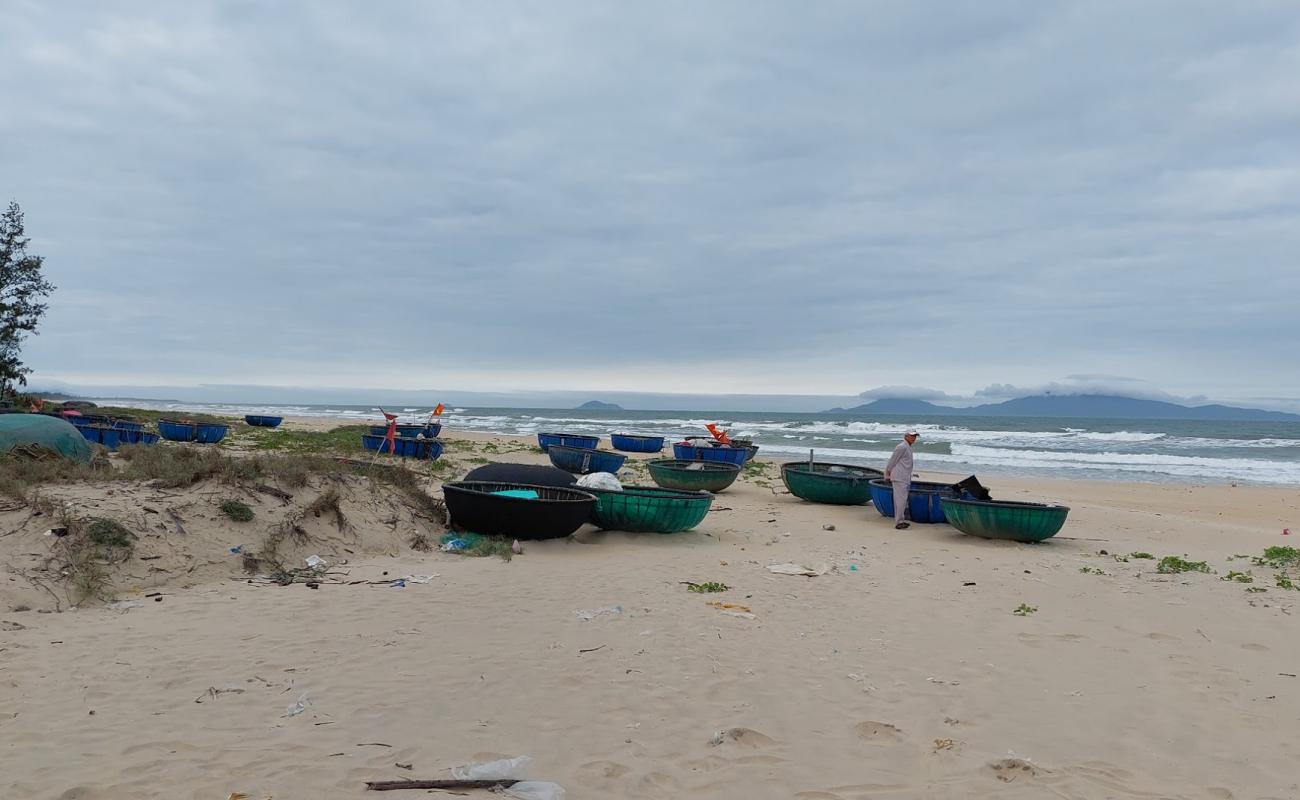 Photo de Binh Duong Beach avec sable fin et lumineux de surface