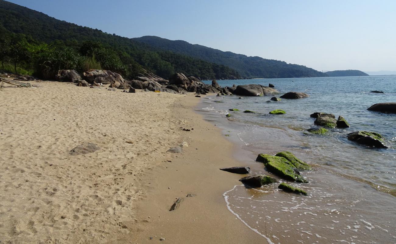 Photo de Group Beach avec sable brillant et rochers de surface