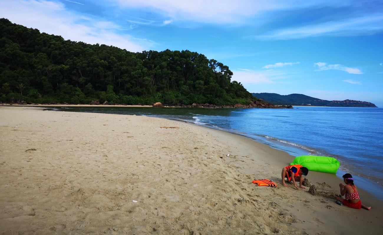 Photo de Tan Canh Duong Beach avec sable fin et lumineux de surface