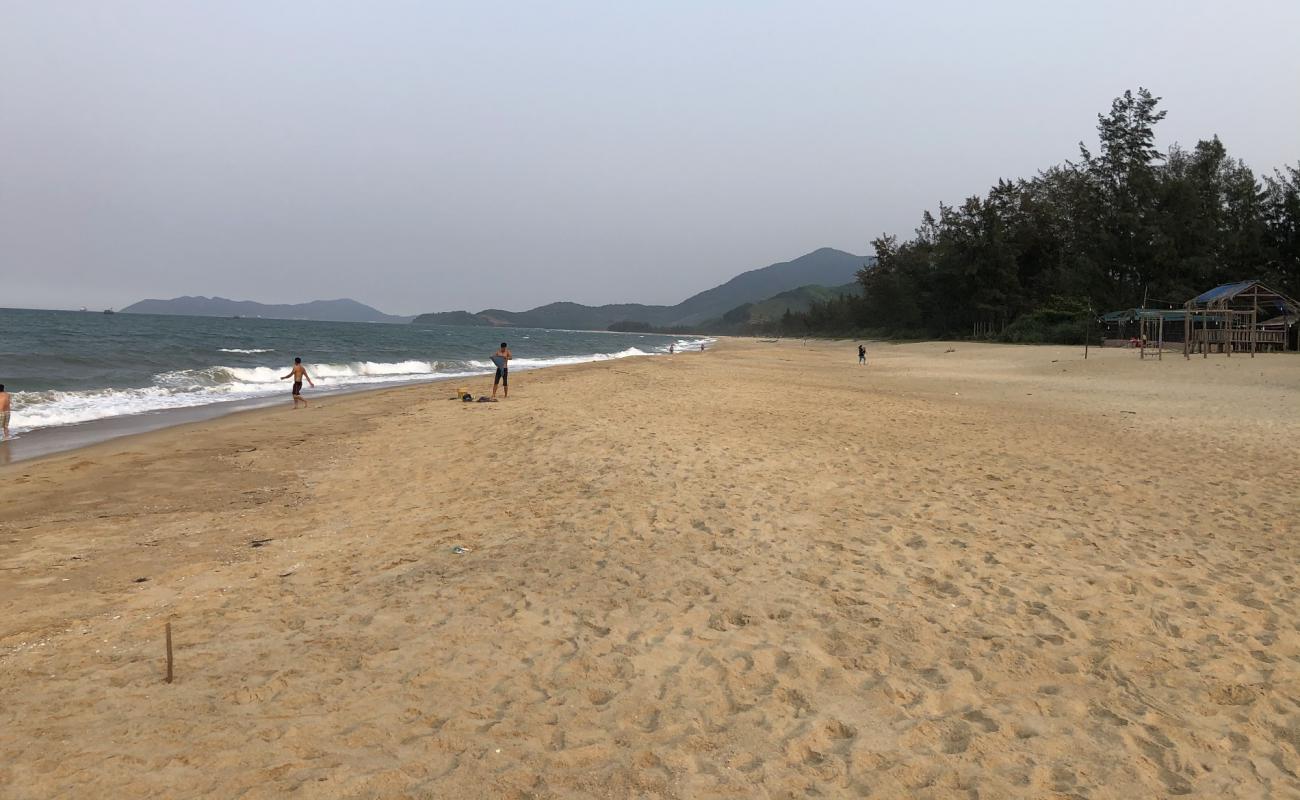 Photo de Vinh Hien Beach avec sable lumineux de surface
