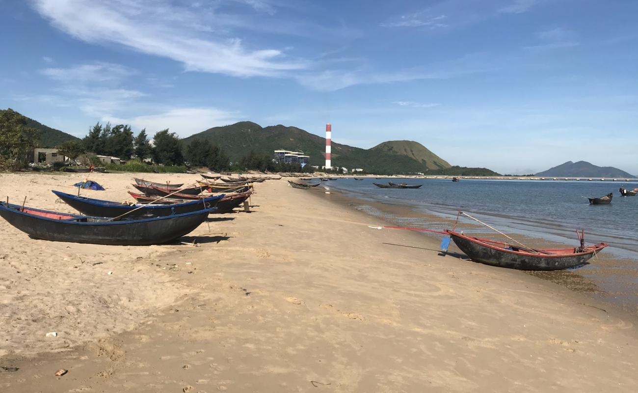 Photo de Hai Phong Beach avec sable beige de surface
