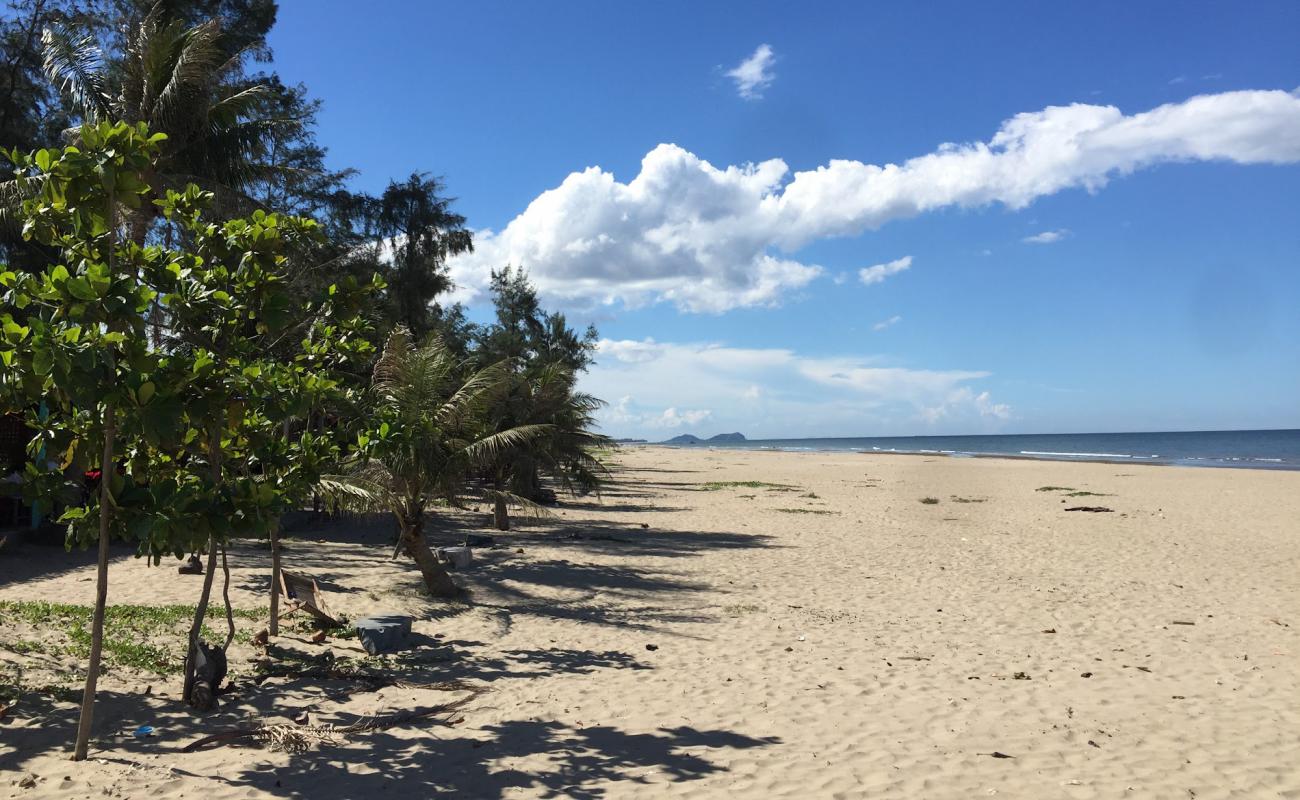Photo de Xuan Thanh Beach avec sable beige de surface