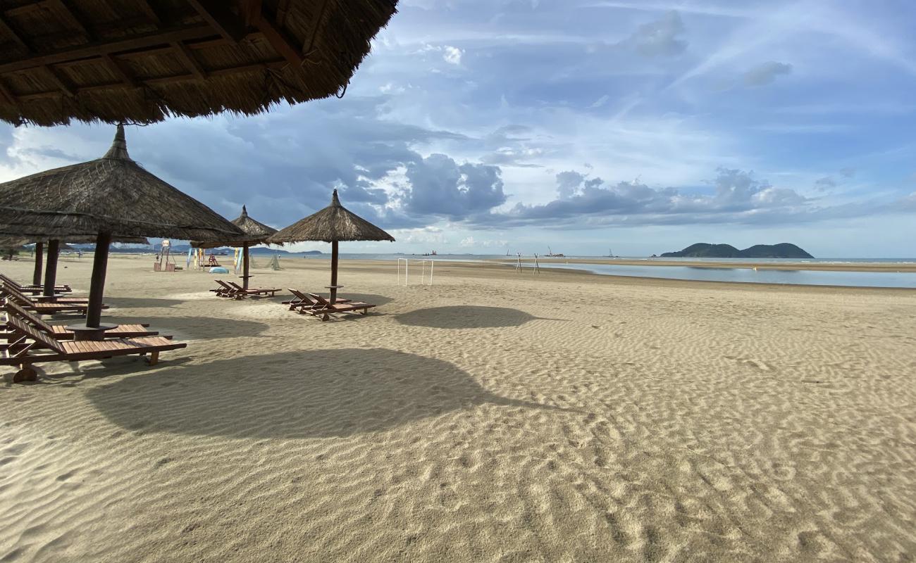 Photo de Cua Lo Beach avec sable lumineux de surface