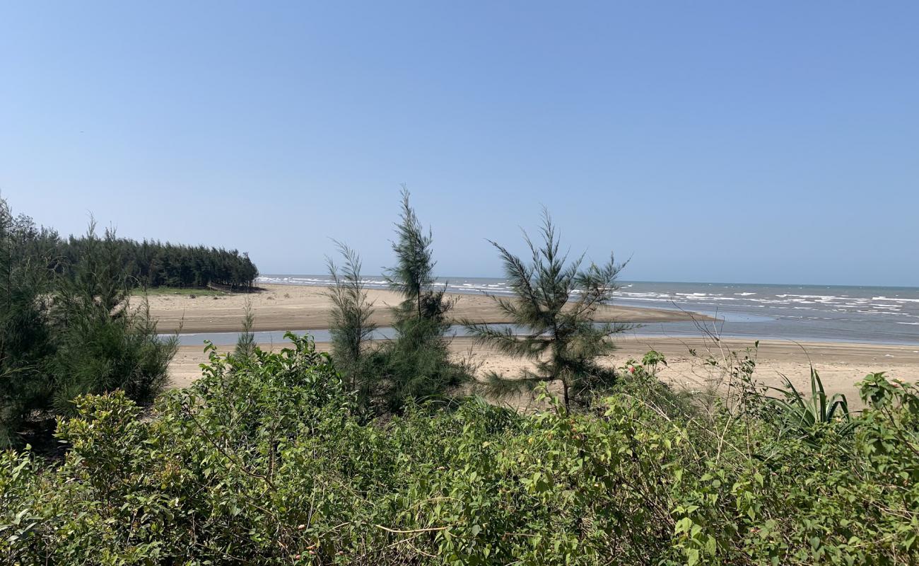 Photo de Cua Hien Beach avec sable lumineux de surface