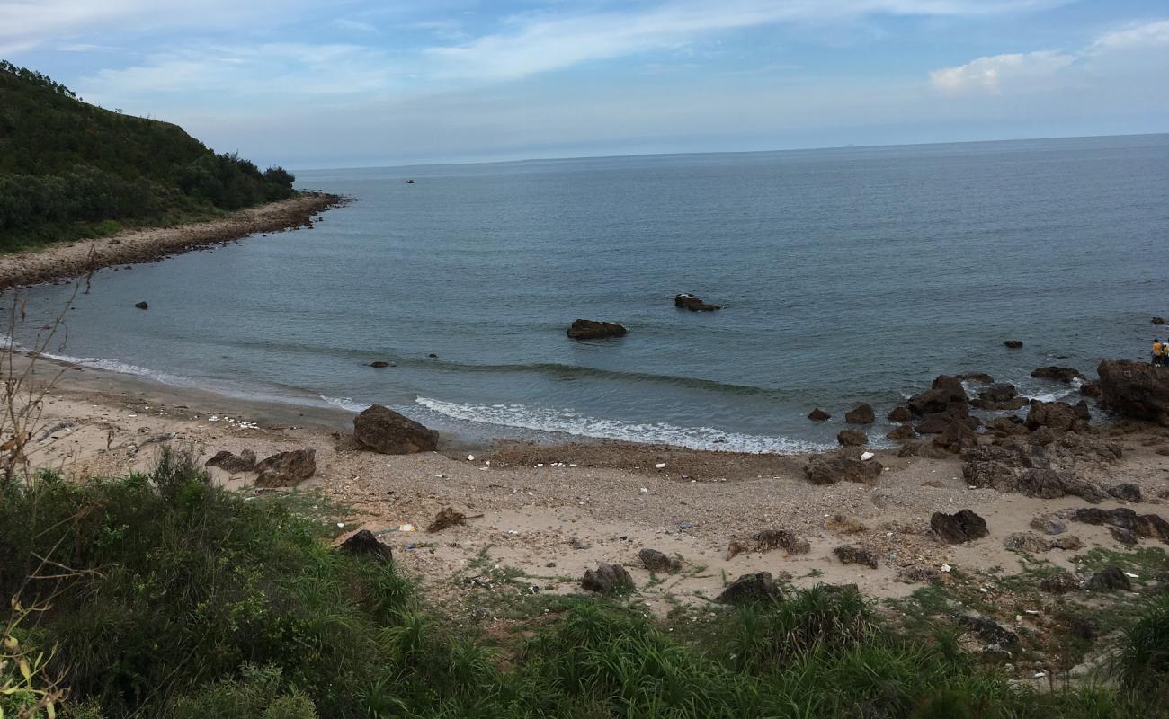 Photo de Quynh Tien Beach avec sable lumineux de surface