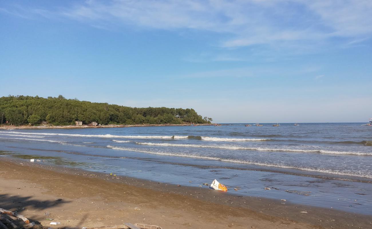 Photo de Dong Hoi Beach avec sable lumineux de surface