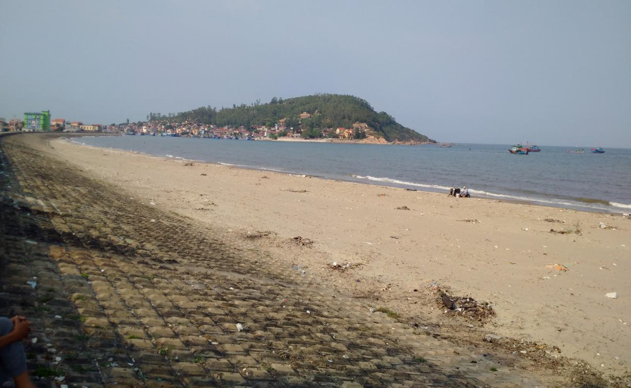 Photo de Hai Binh Beach avec sable lumineux de surface