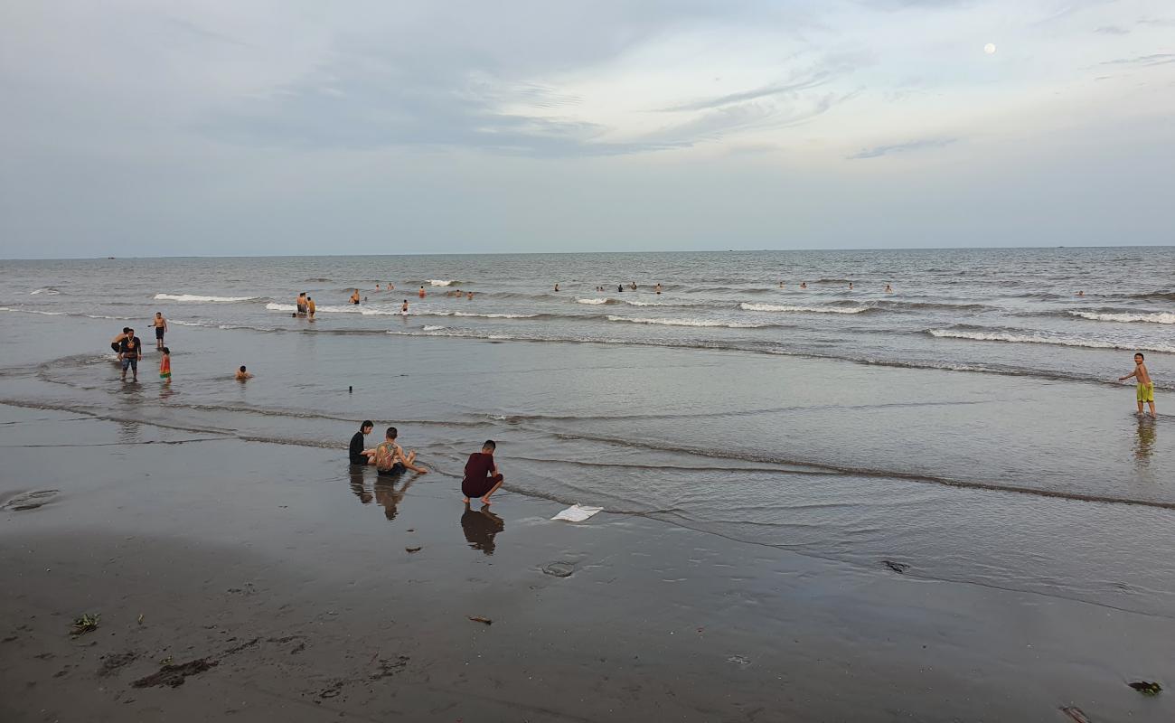 Photo de Hai Dong Beach avec sable beige de surface
