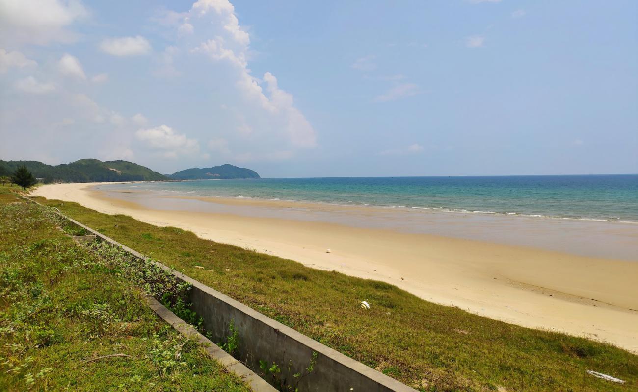 Photo de Quan Lan Beach II avec sable lumineux de surface