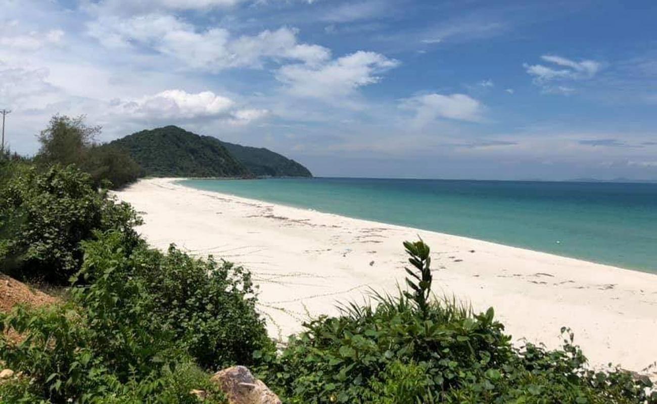 Photo de Minh Chau Beach II avec sable blanc de surface