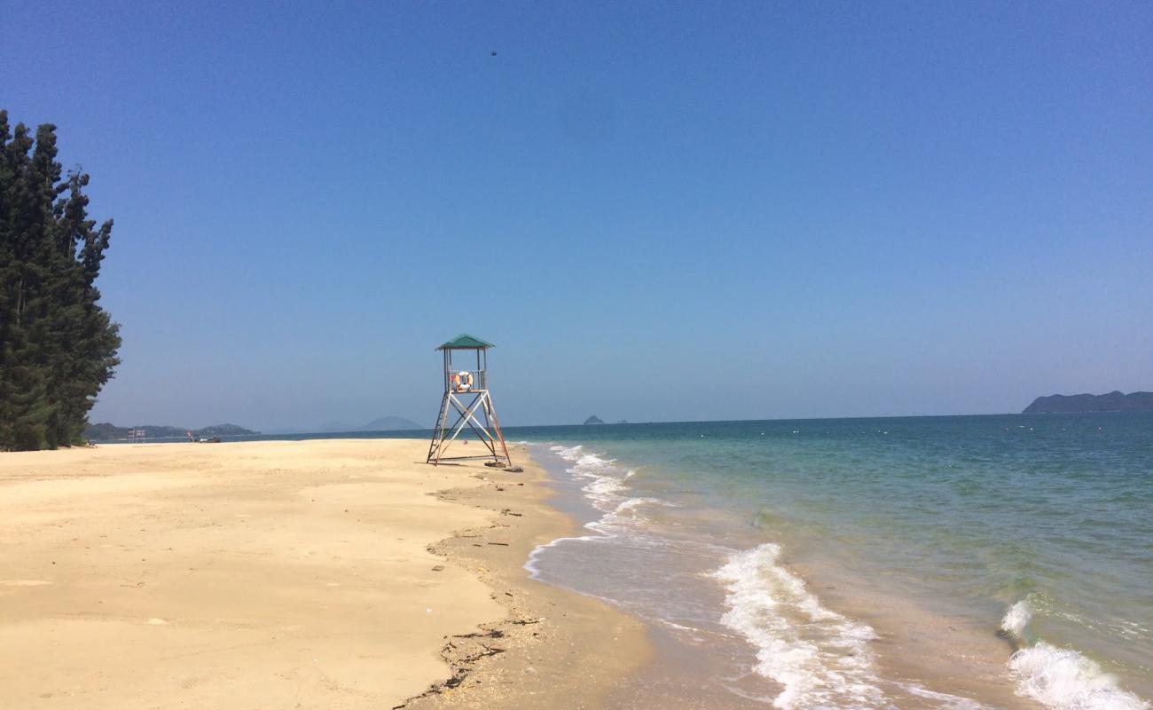 Photo de Hai Ha Dragon beach avec sable lumineux de surface