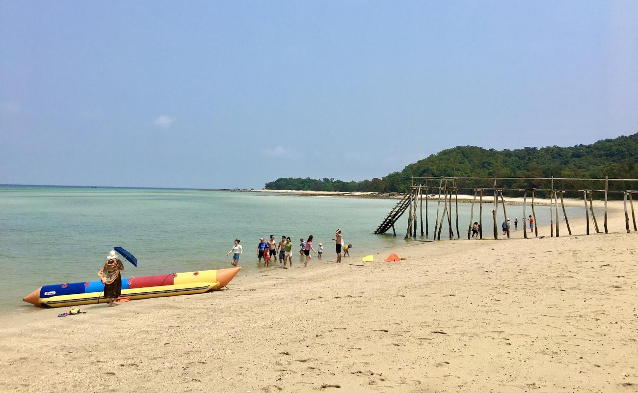 Photo de Hong Van Beach avec sable beige de surface