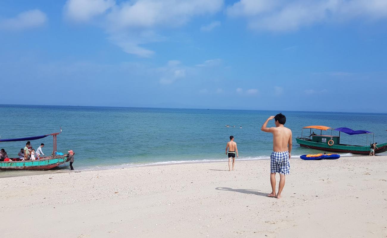 Photo de Koto Kon Beach avec sable lumineux de surface