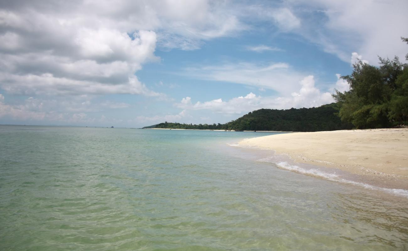 Photo de East Beach avec sable lumineux de surface