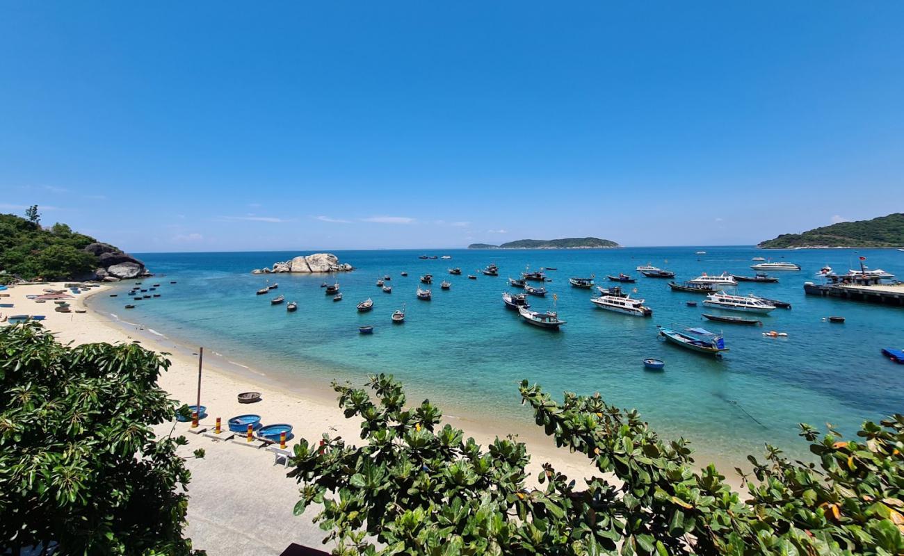 Photo de Cu Lao Cham Beach avec sable lumineux de surface