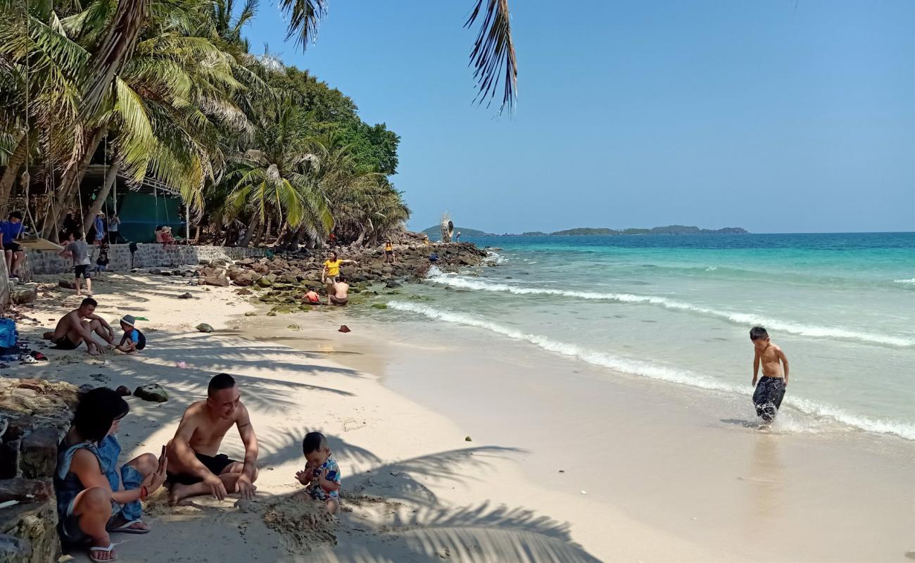 Photo de Hon Xuong Beach avec sable lumineux de surface