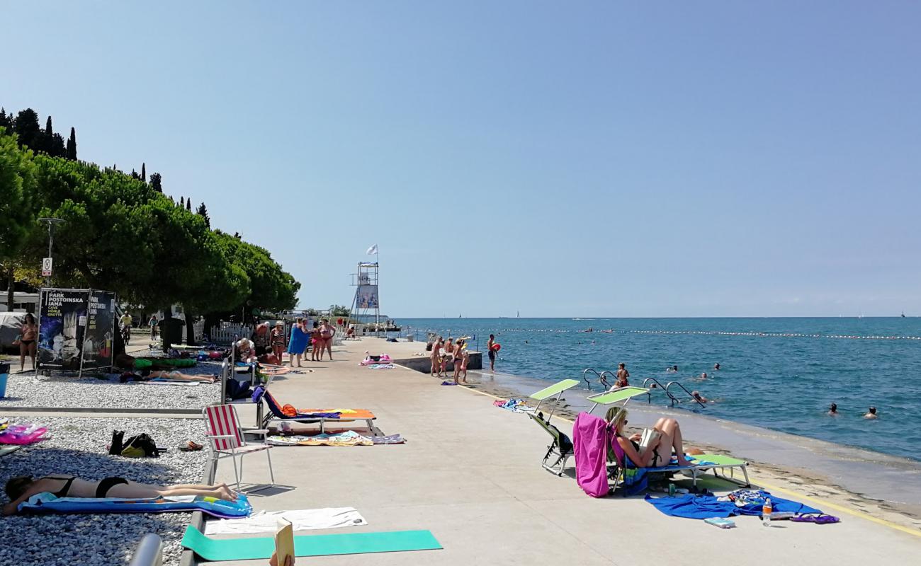 Photo de Plaza Kampa Lucija avec surface béton pavée de surface