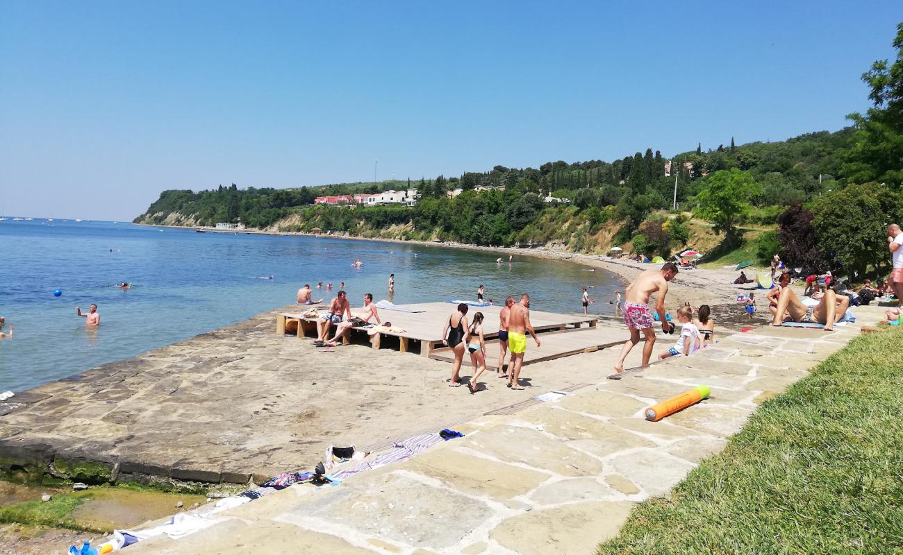 Photo de Plaza Valdoltra avec galets gris de surface