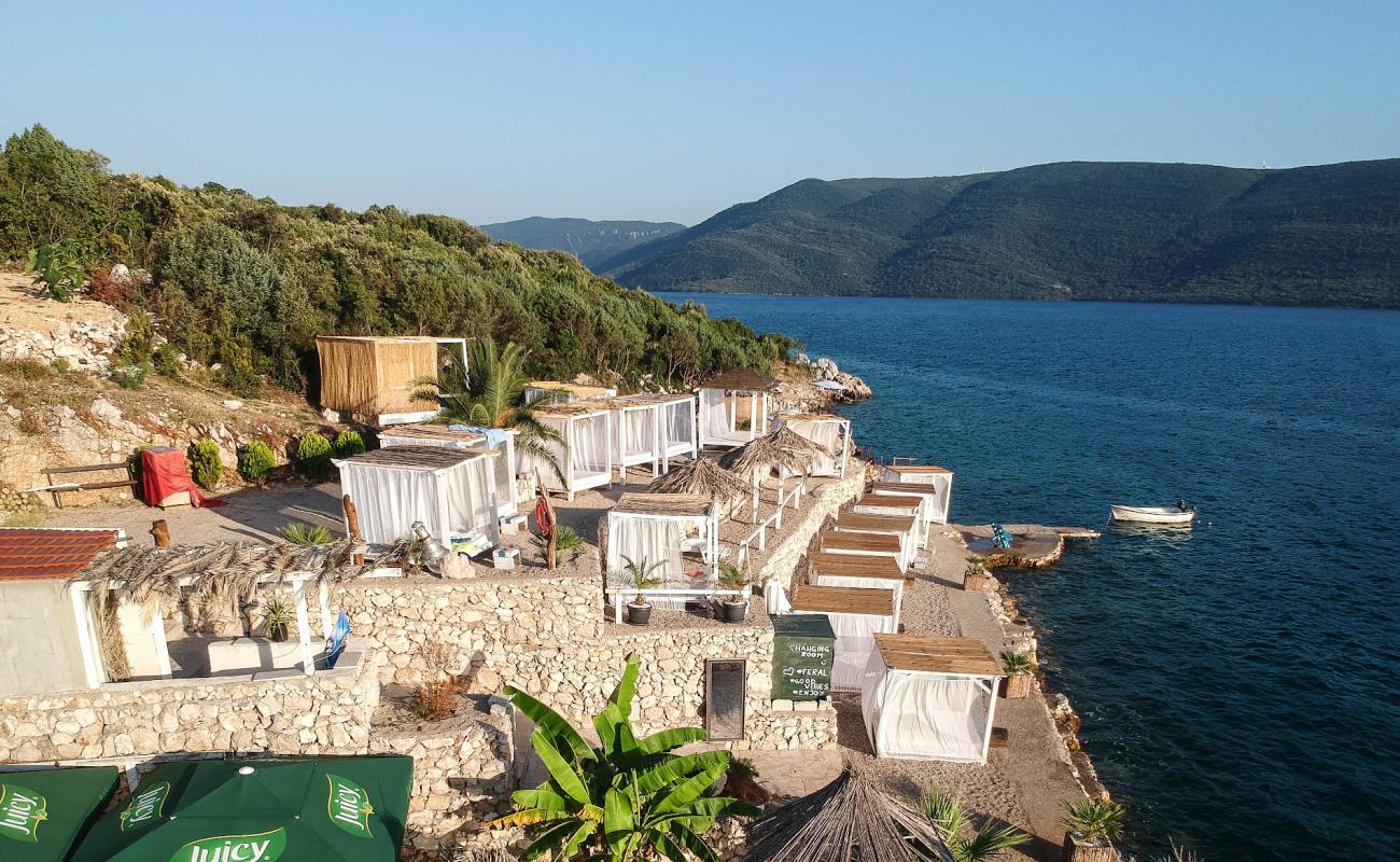 Photo de Feral Beach, Neum avec caillou gris de surface