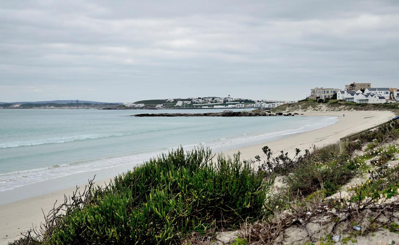 Photo de Calypso beach II avec sable beige fin de surface
