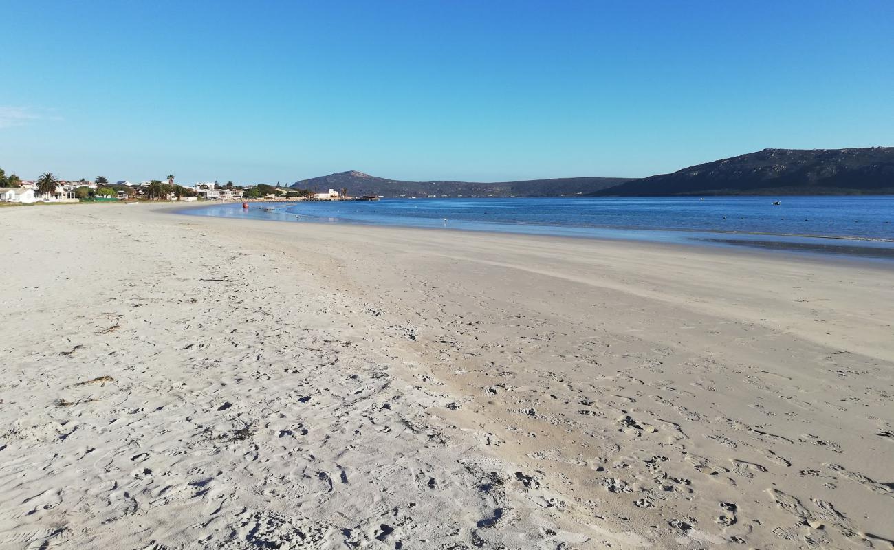 Photo de Langebaan beach avec sable fin et lumineux de surface