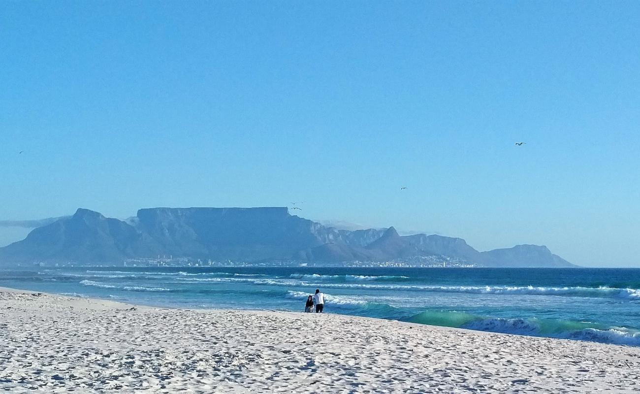 Photo de Little Bay beach avec sable lumineux de surface