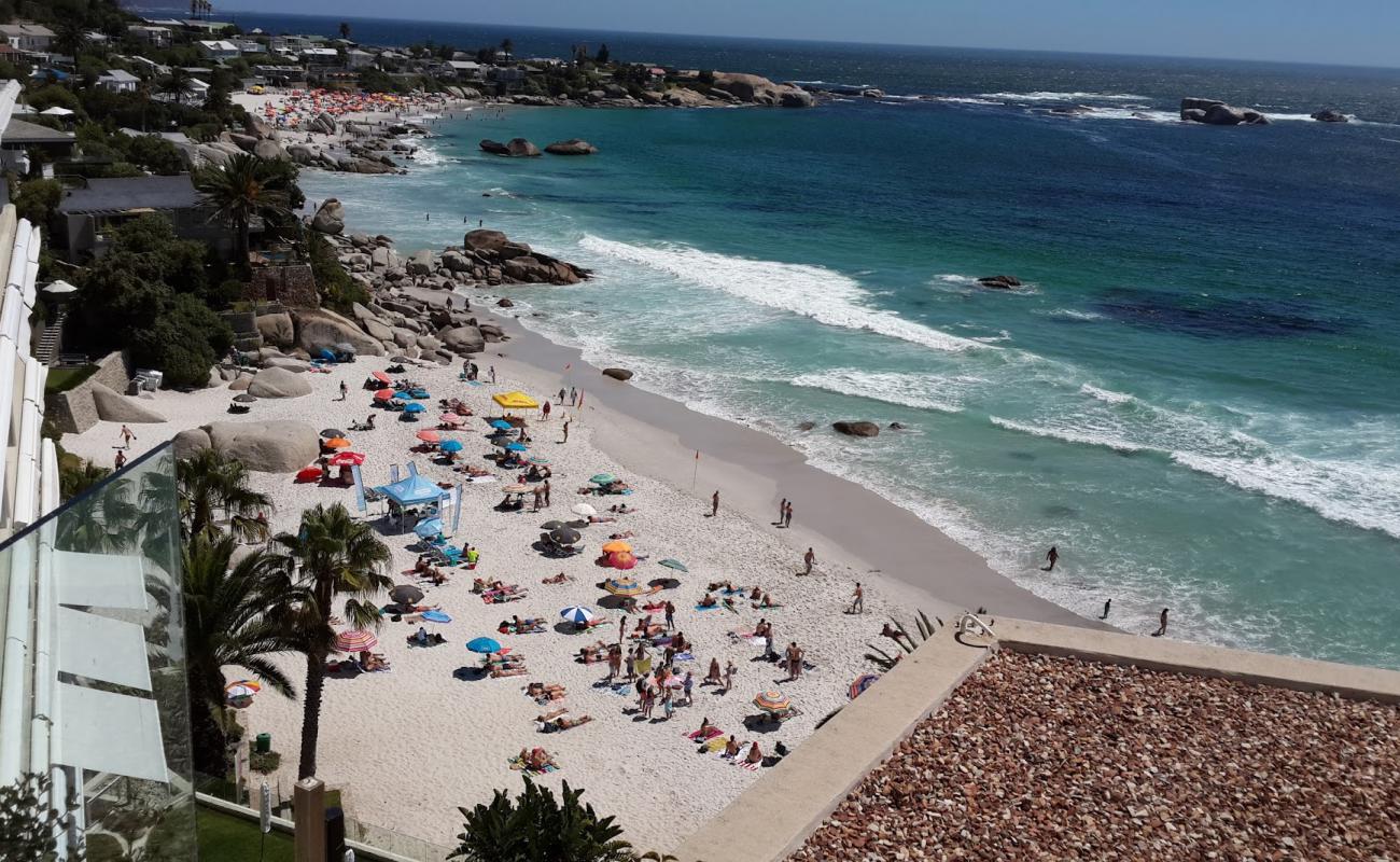 Photo de Plage de Clifton avec sable beige fin de surface