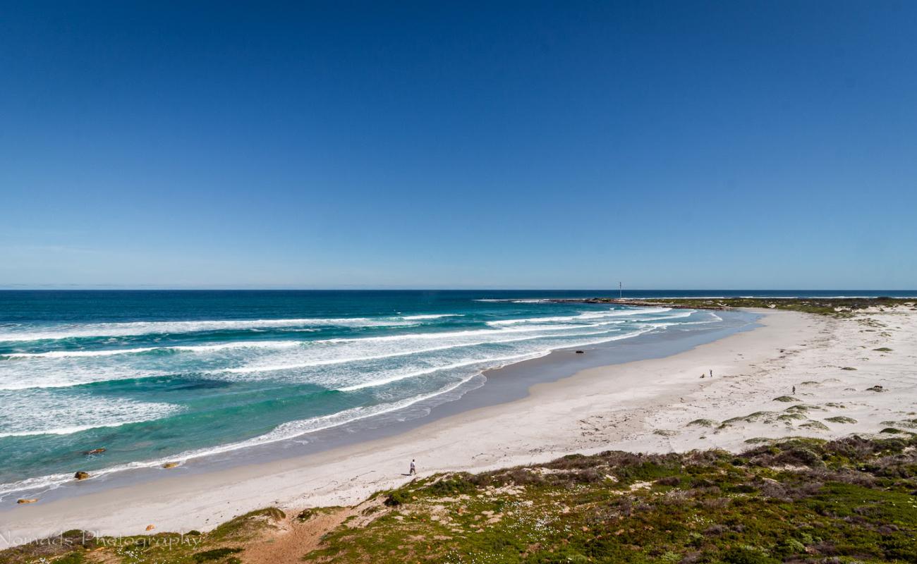 Photo de Witsand beach avec sable fin et lumineux de surface