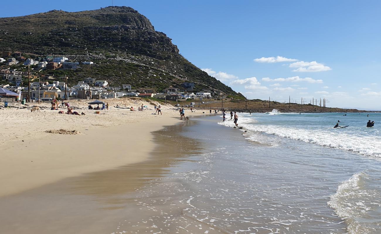 Photo de Glencairn beach avec sable fin et lumineux de surface