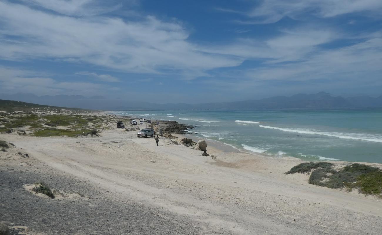 Photo de Strandfontein beach avec sable fin et lumineux de surface