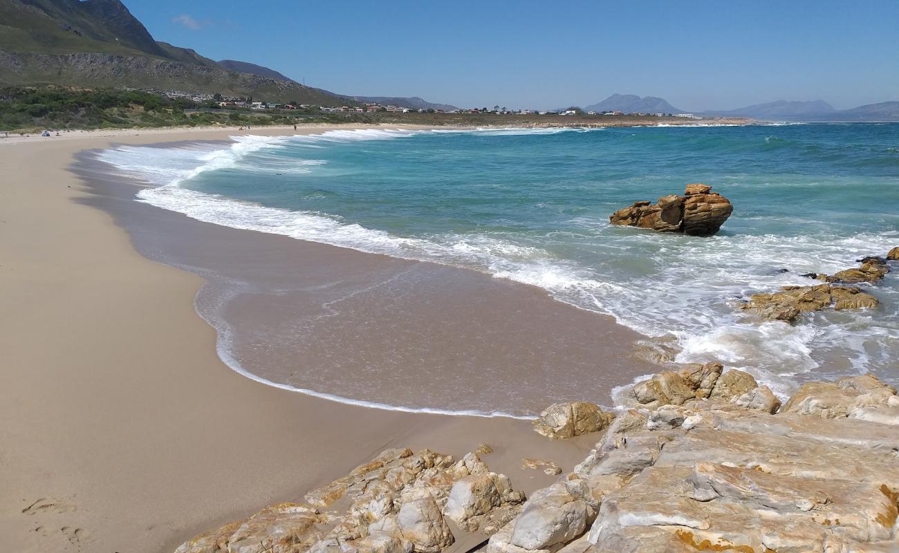 Photo de Palmiet Lagoon avec sable lumineux de surface