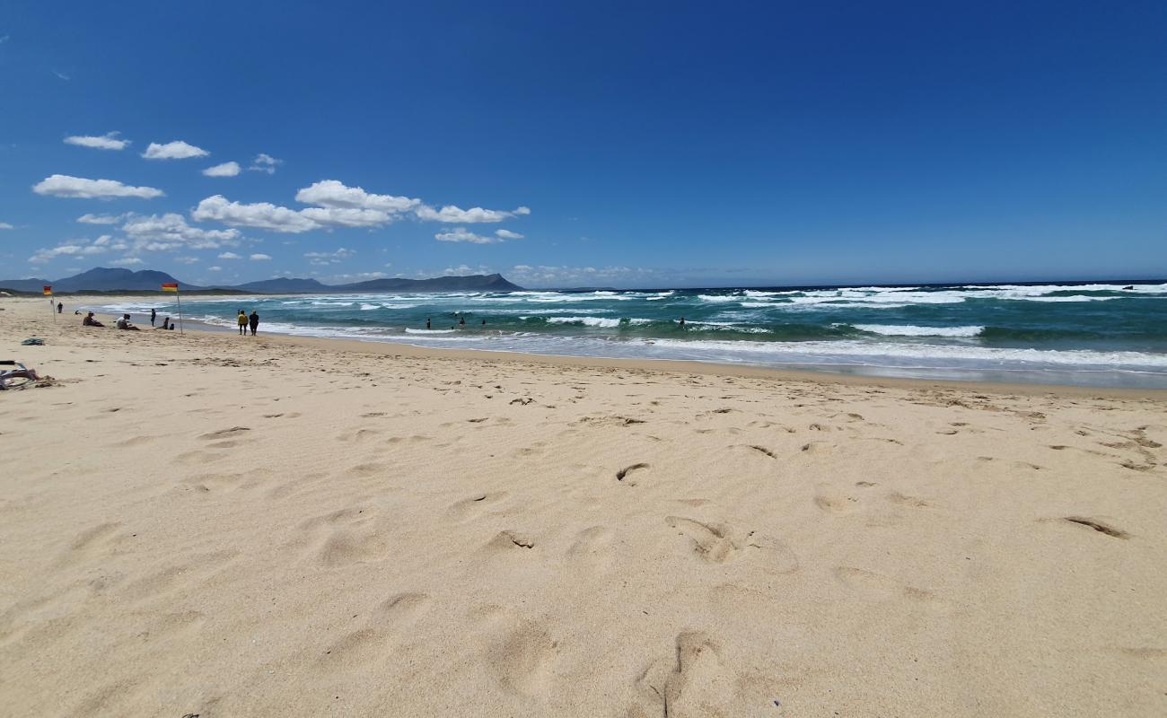 Photo de Kleinmond beach avec sable fin et lumineux de surface