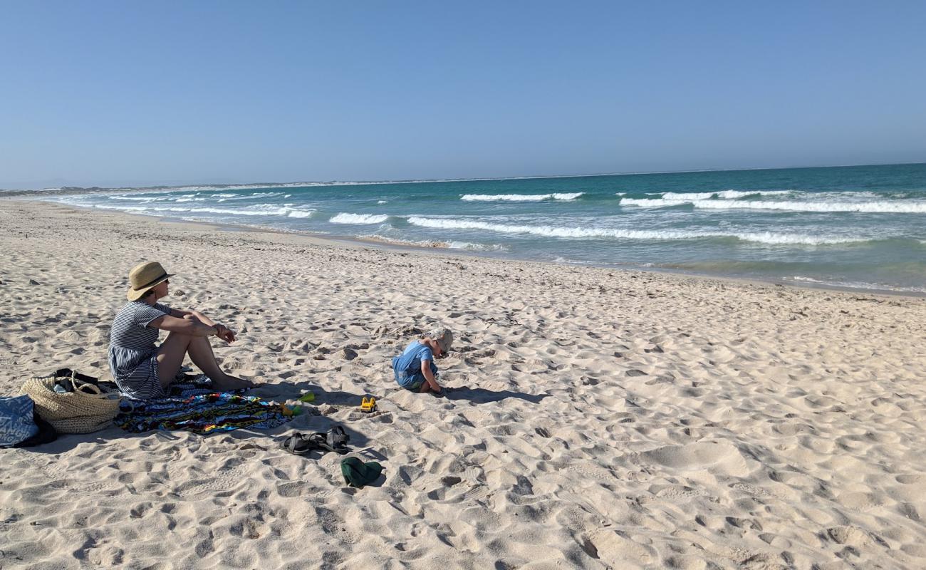 Photo de Struisbaai Main beach avec sable fin et lumineux de surface