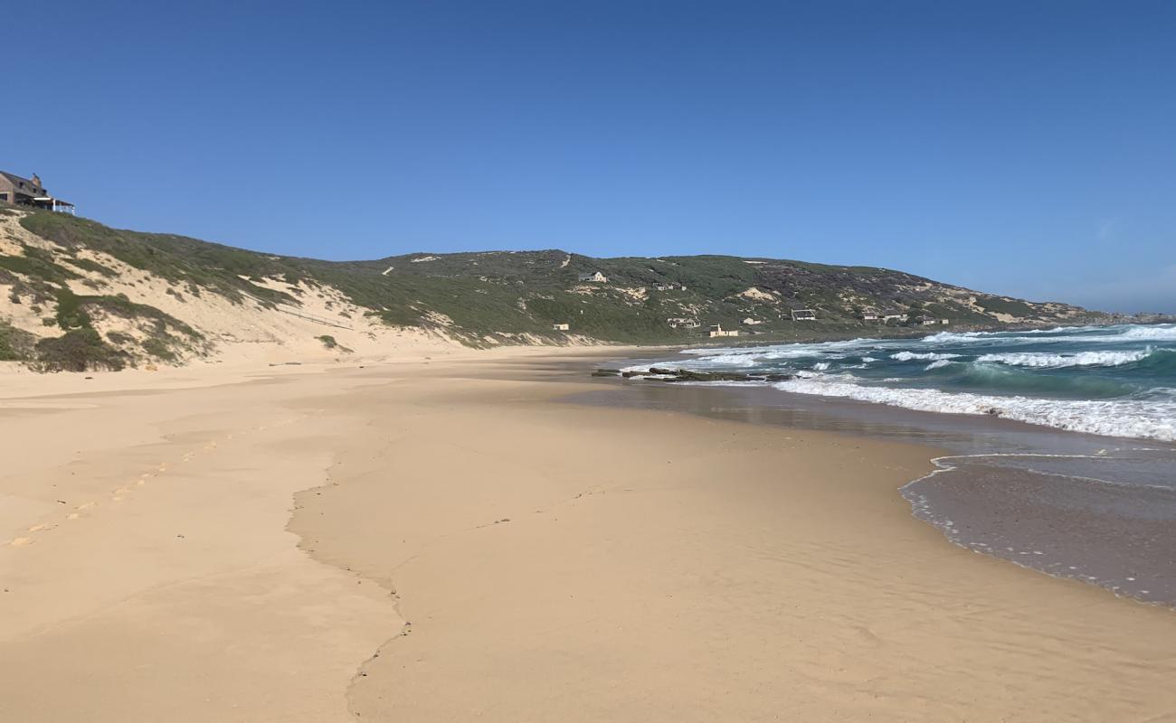 Photo de Blombosstrand avec sable fin et lumineux de surface