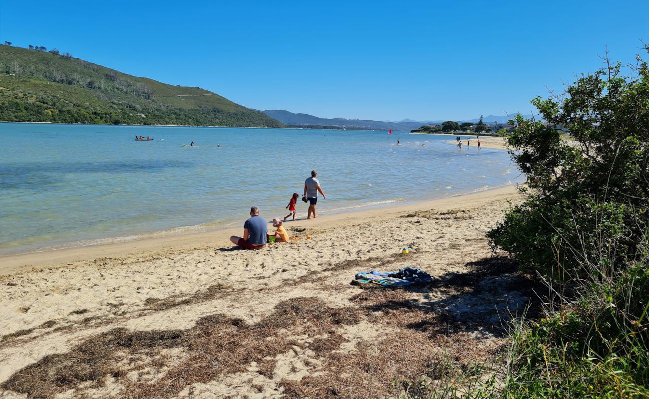 Photo de Bollards Bay beach avec sable beige de surface