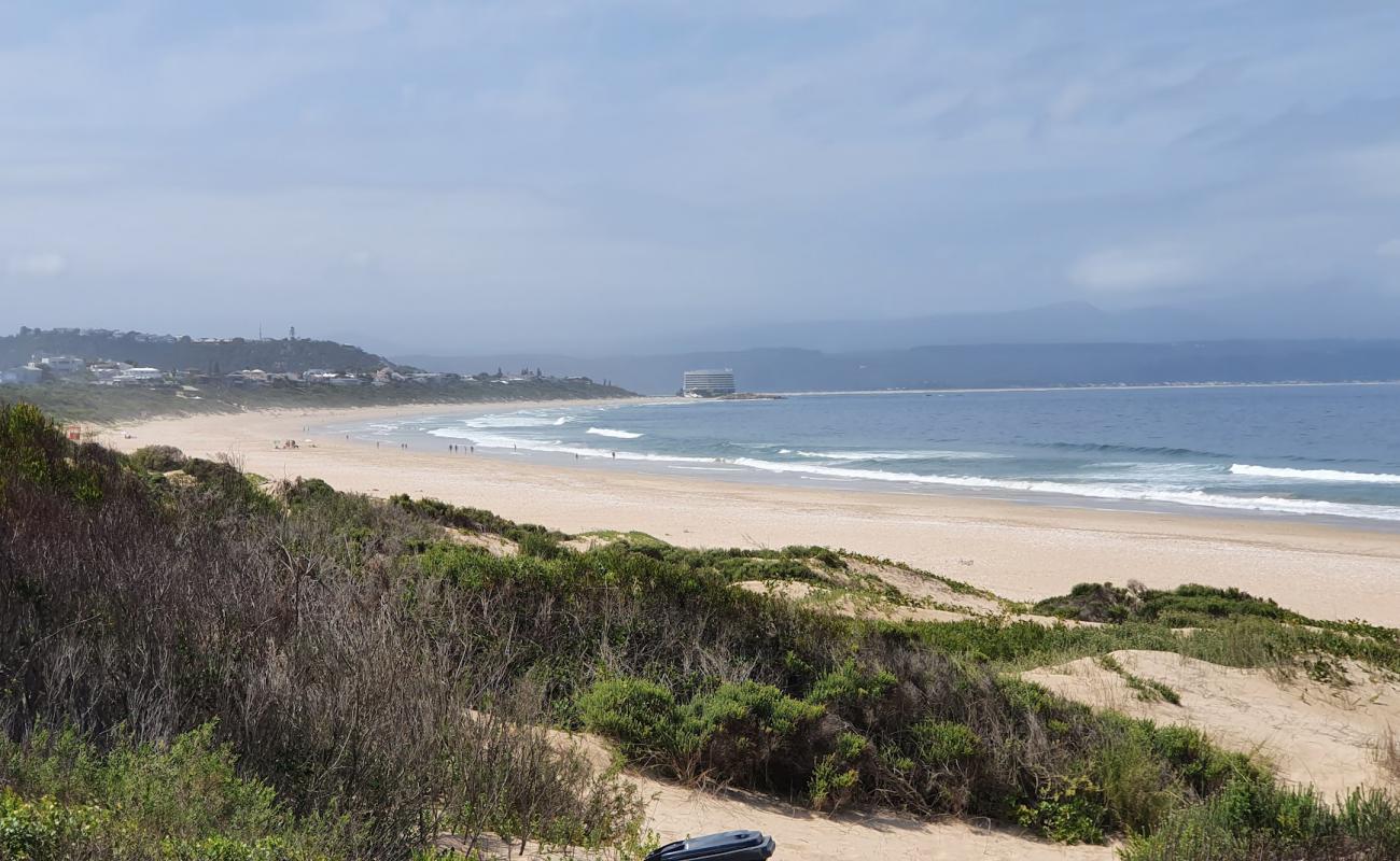 Photo de Plettenberg Bay avec sable beige de surface