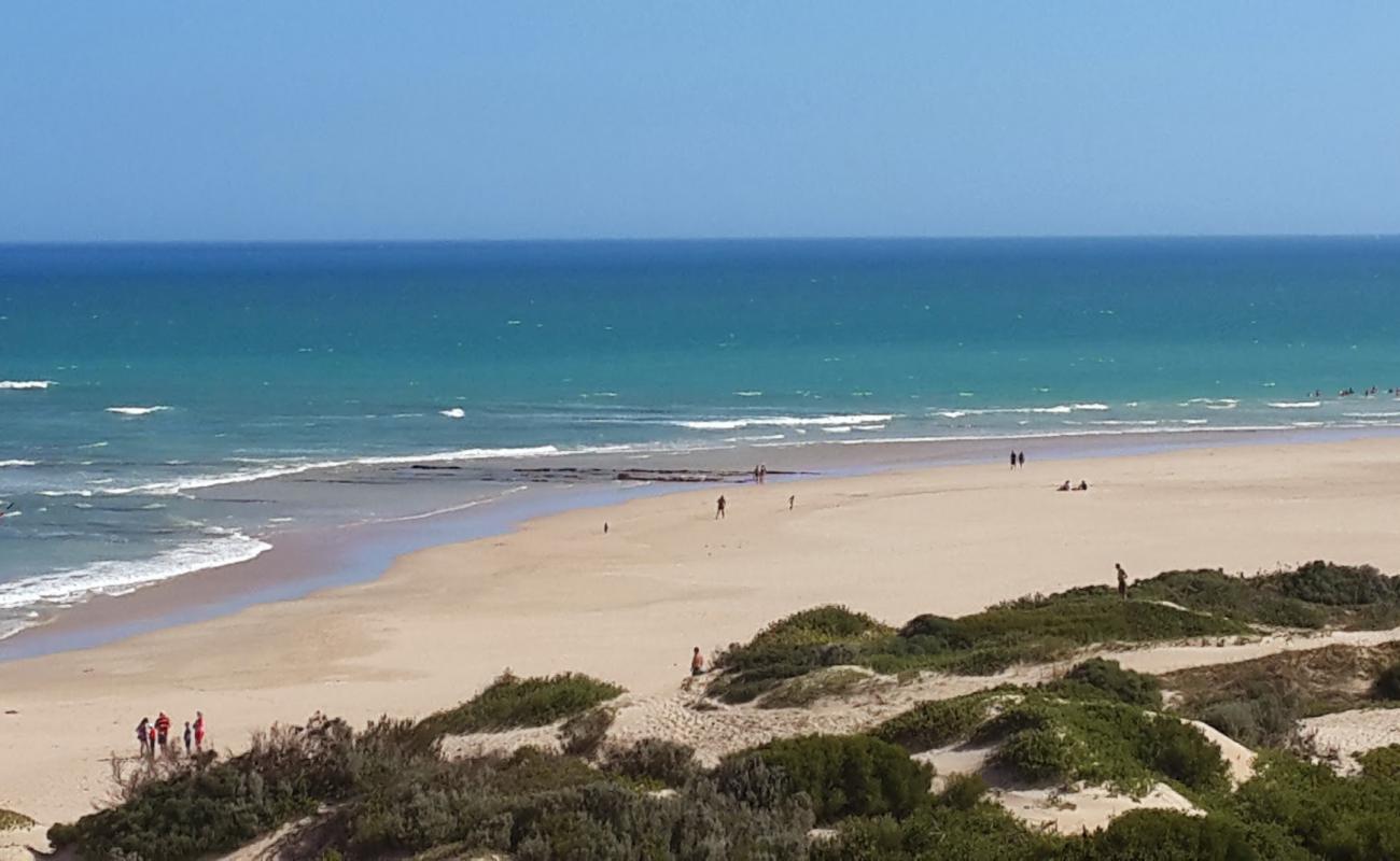 Photo de Aston Bay beach avec sable beige fin de surface