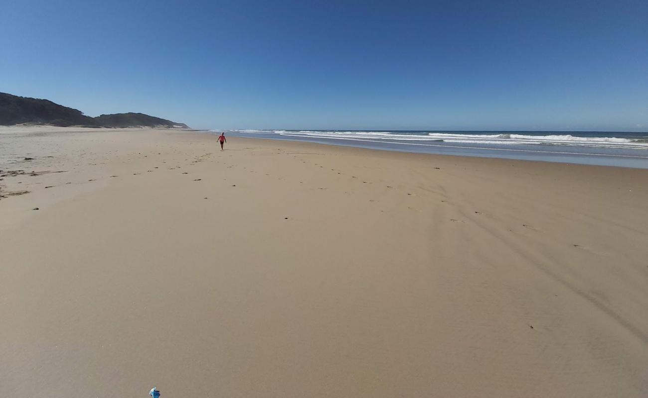 Photo de Bonza Bay beach avec sable beige fin de surface