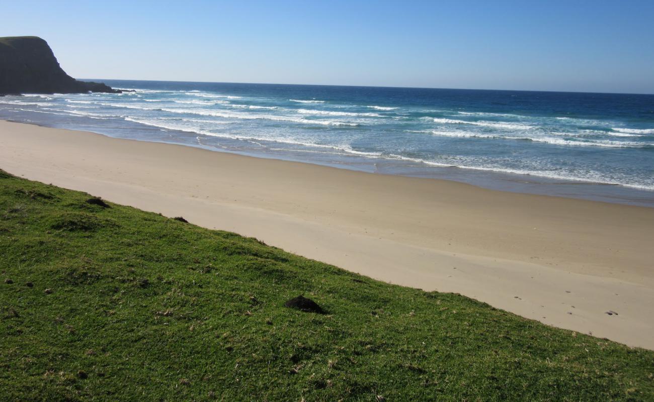 Photo de Mavaleleni Shinira beach avec sable beige fin de surface