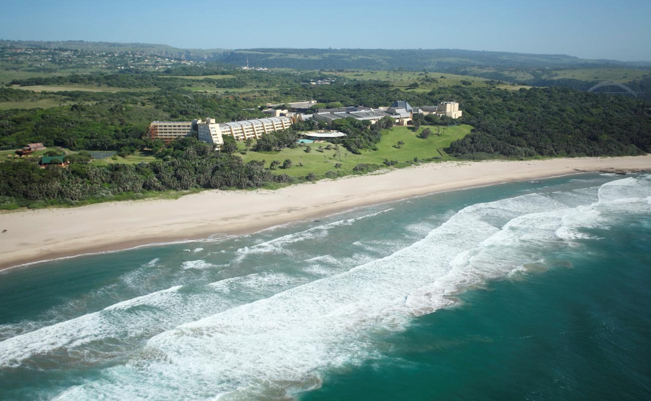Photo de Mzamba beach II avec sable beige fin de surface