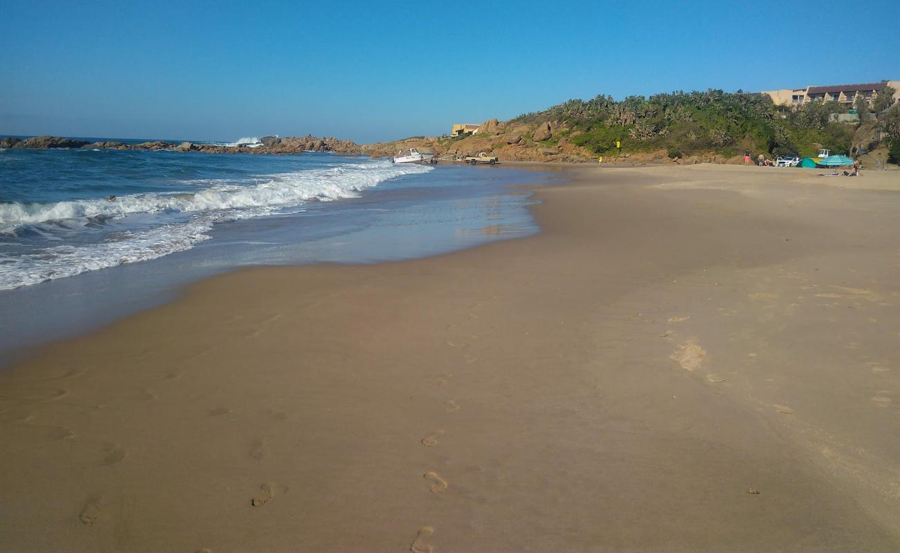 Photo de Glenmore beach avec sable lumineux de surface