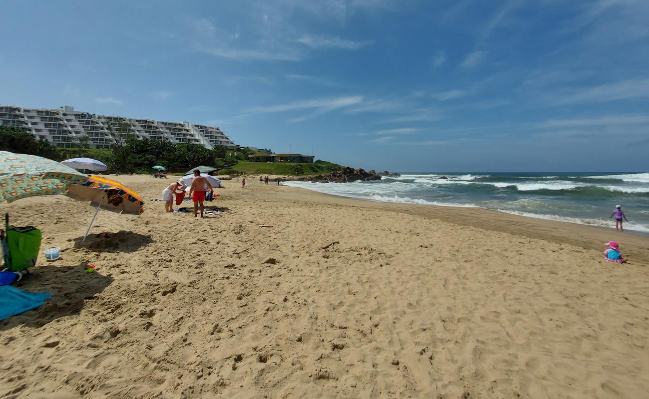 Photo de Margate beach avec sable fin et lumineux de surface