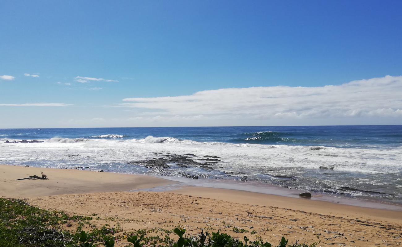 Photo de Hibberdene beach avec sable beige de surface