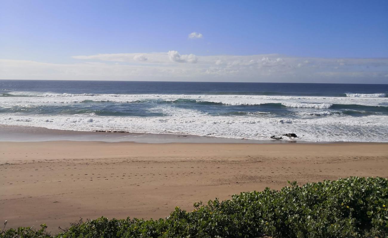 Photo de Umgababa beach avec sable fin et lumineux de surface