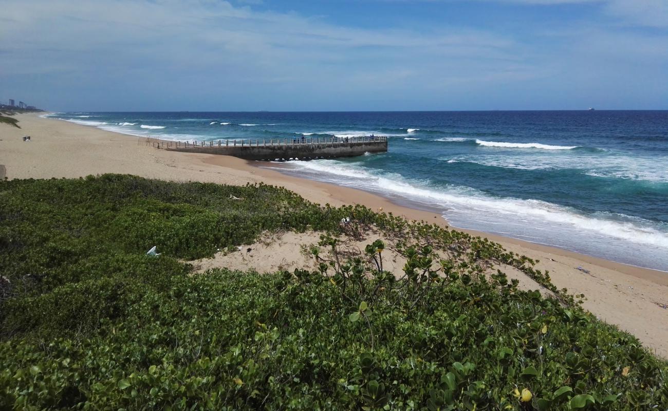 Photo de beachwood beach avec sable beige de surface