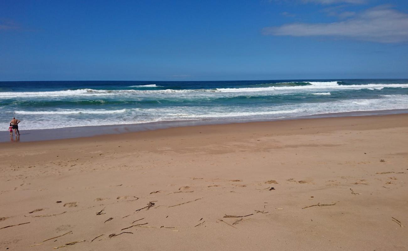 Photo de Blythedale beach avec sable lumineux de surface